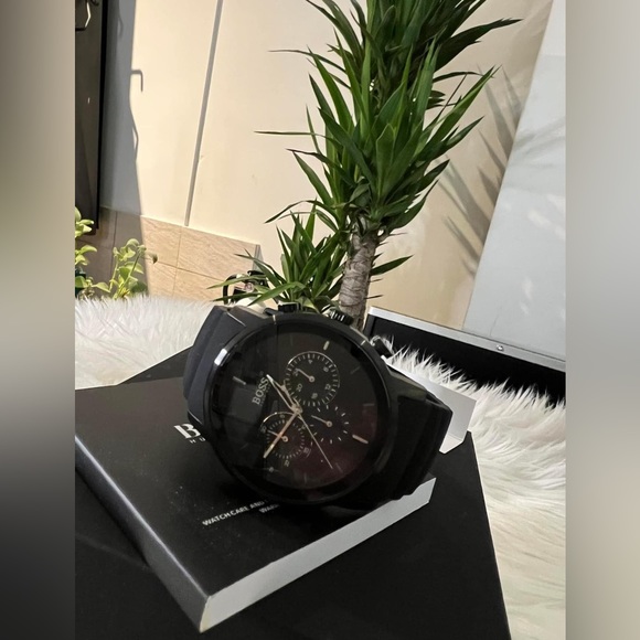 HB1512639- Hugo Boss Men’s Modern Black Rubber Strap Watch - Picture 8 of 12